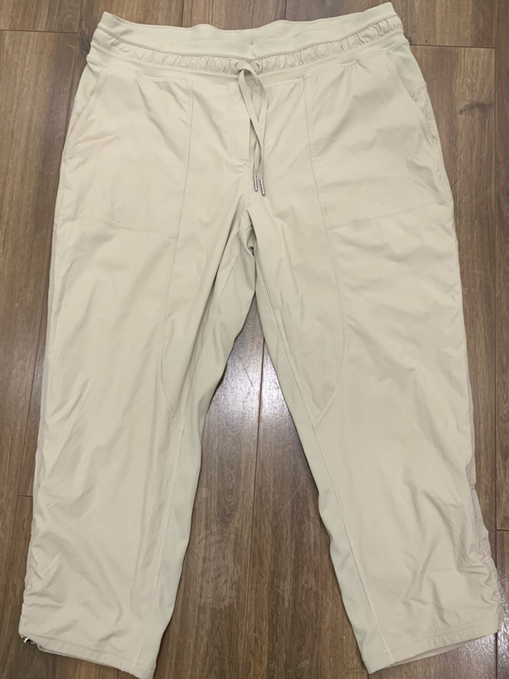 Lululemon Pant  women’s dance studio mid-Rise Cropped pant  in Light tan size 14 - Picture 8 of 16